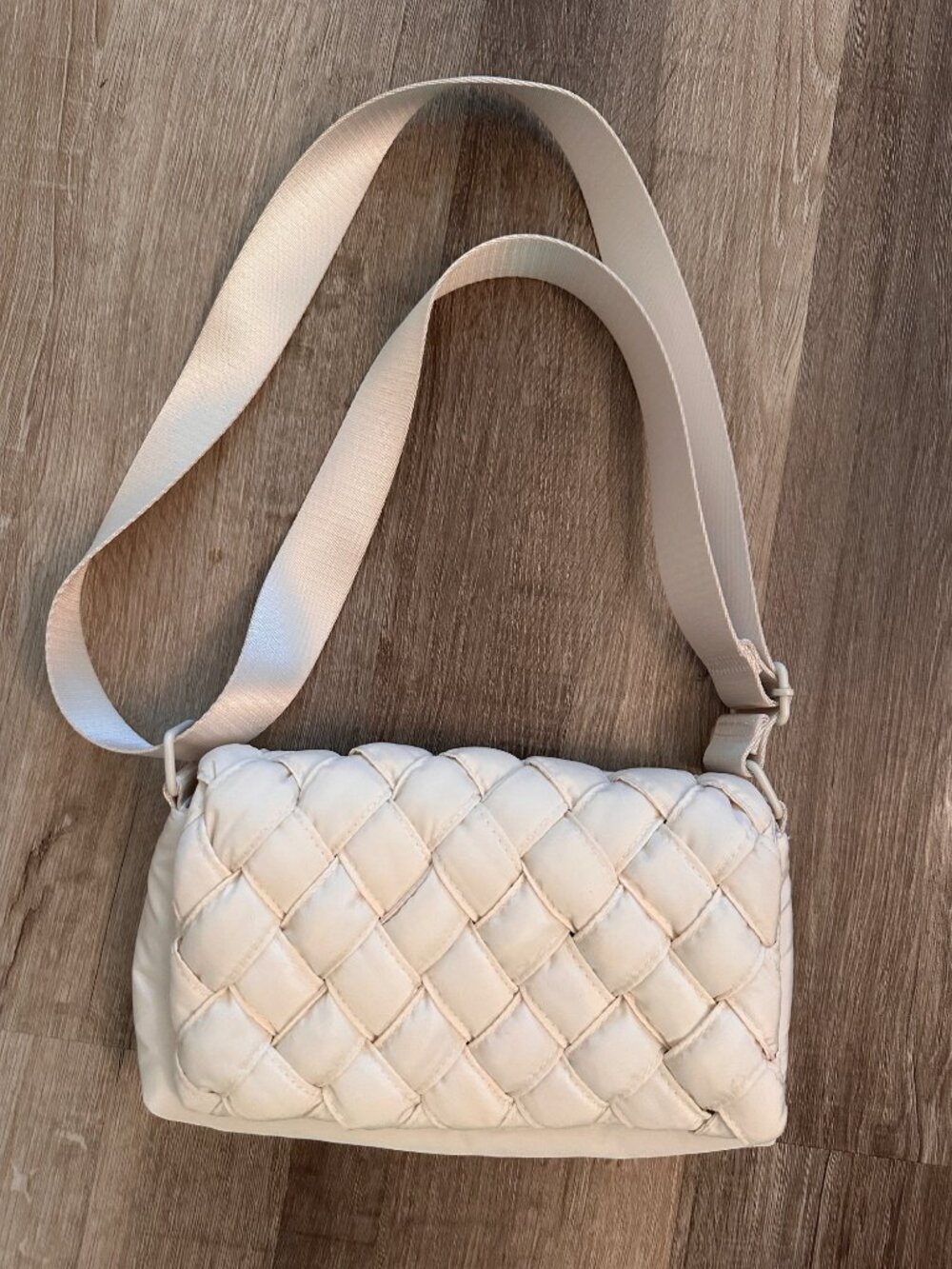 Cream puffed crossbody purse